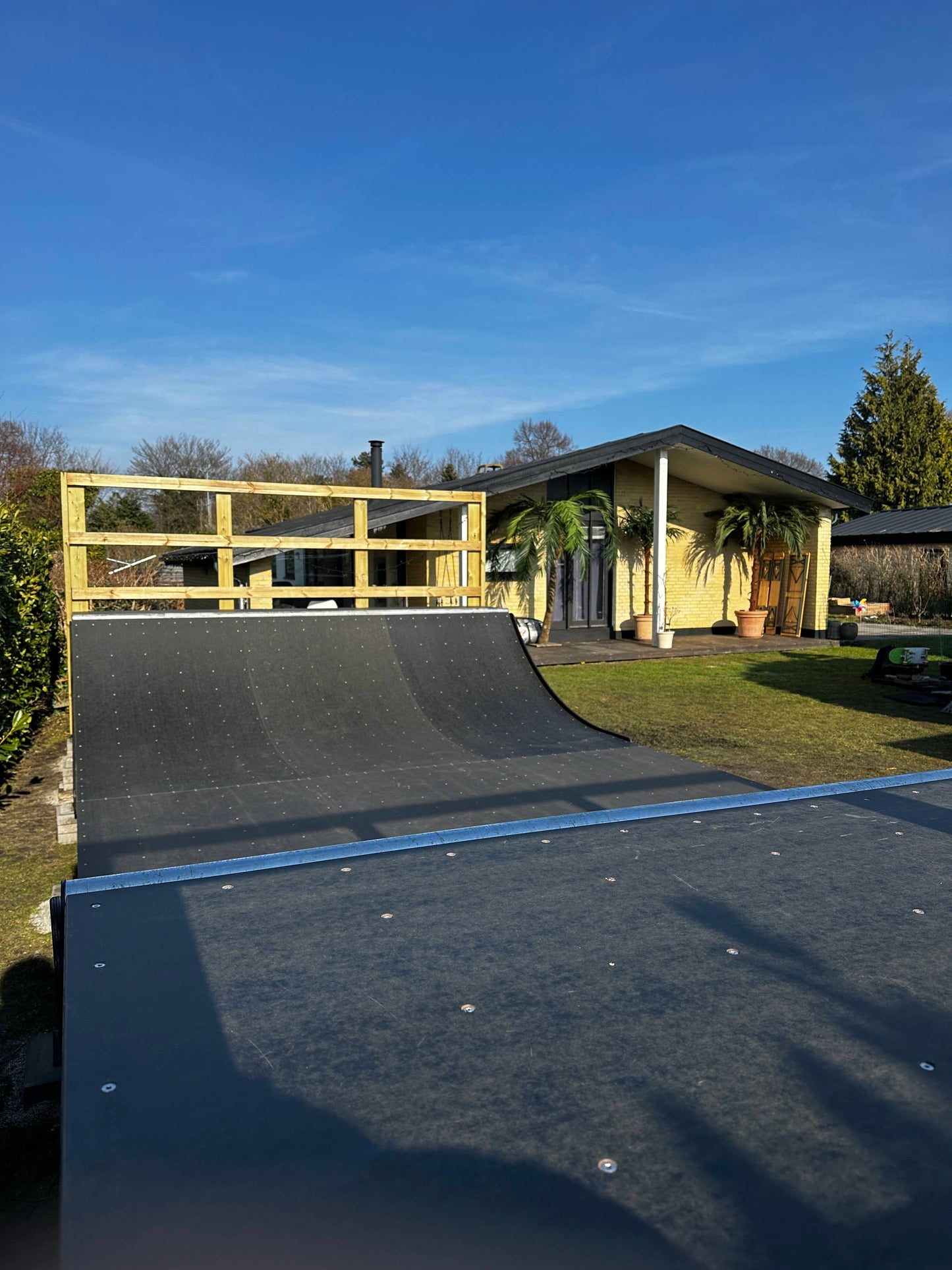 Færdigmonteret Minirampe / Halfpipe